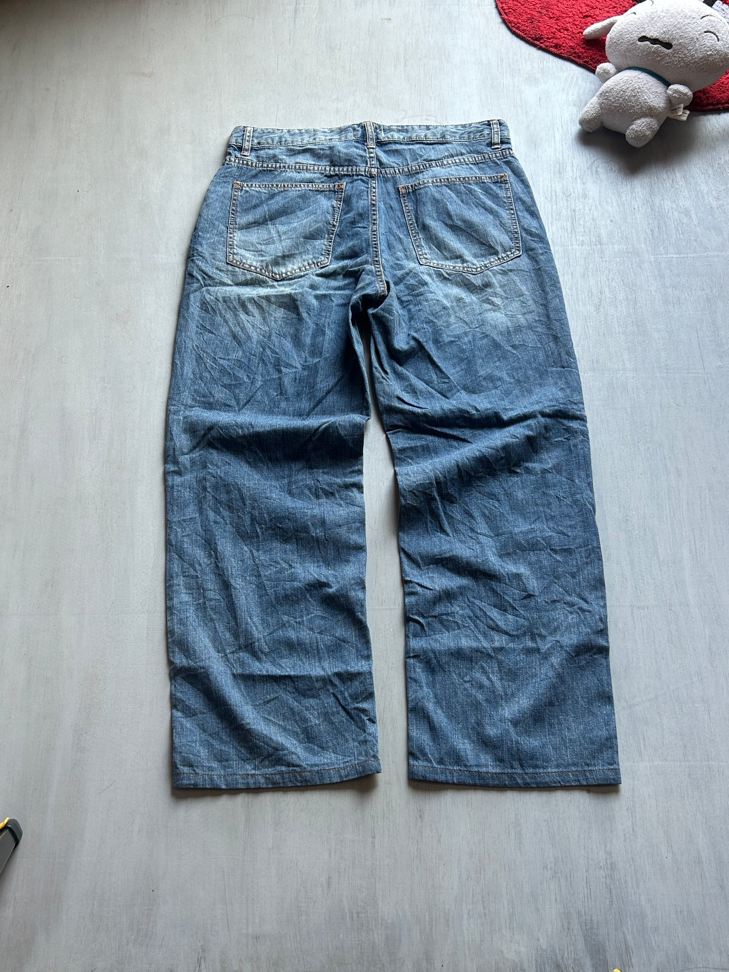 Classic Light Wash Straight-Leg Jeans - (L)