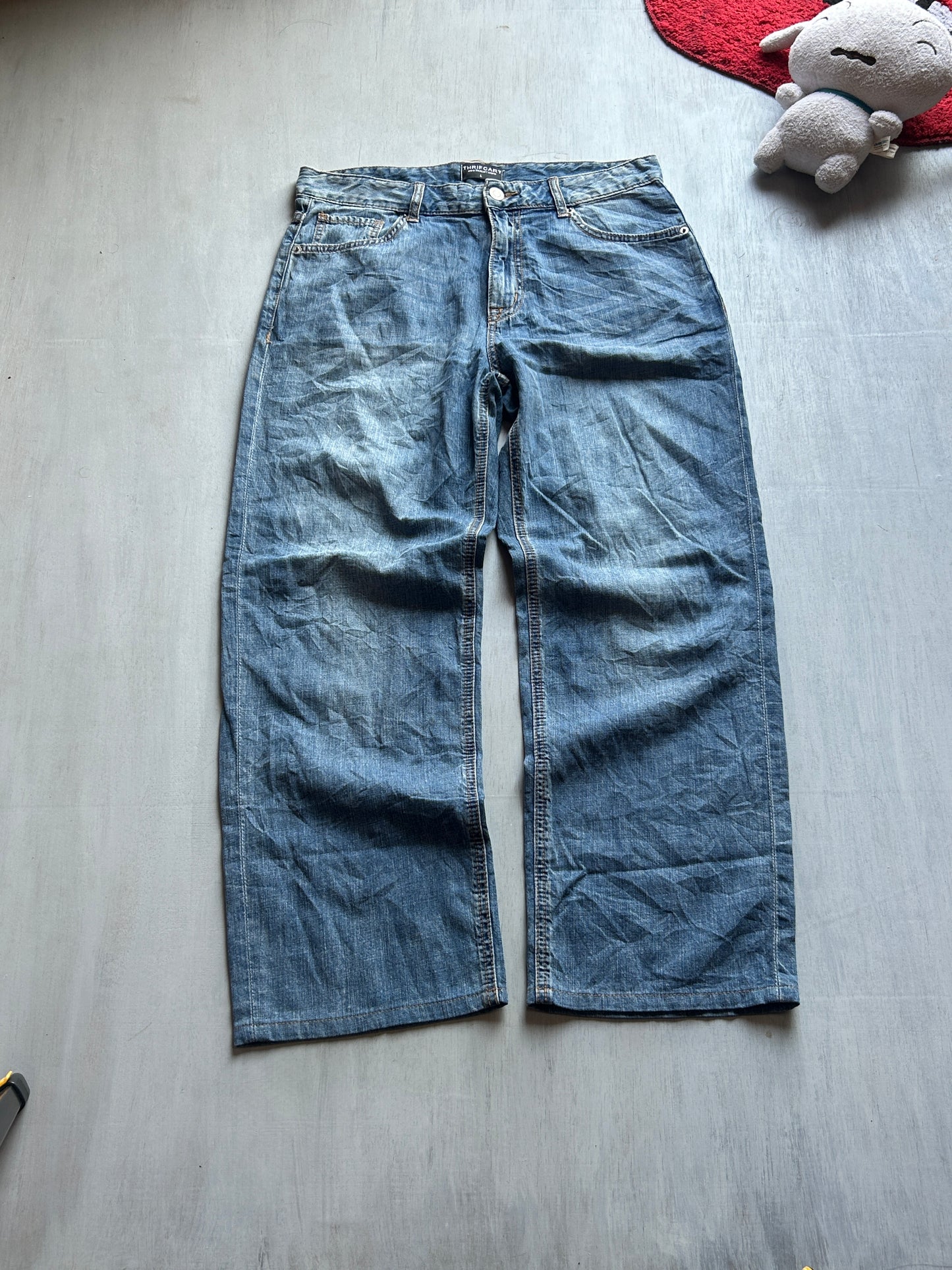 Classic Light Wash Straight-Leg Jeans - (L)