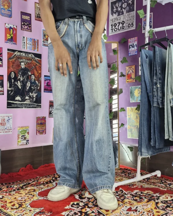 Retro Rinse" Y2K Wide-Leg Jeans - (L)